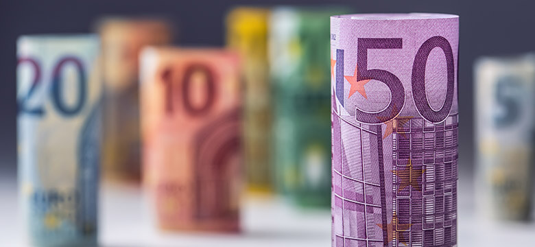 Pevný svazek koruny a eura končí. Jak se dotkne investic?